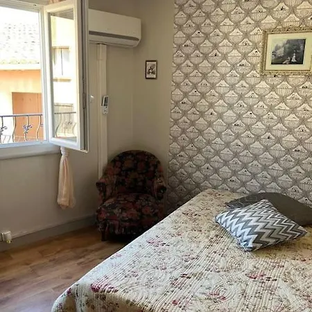 Coquette Maison De Au Centre Du Village - V0787 *